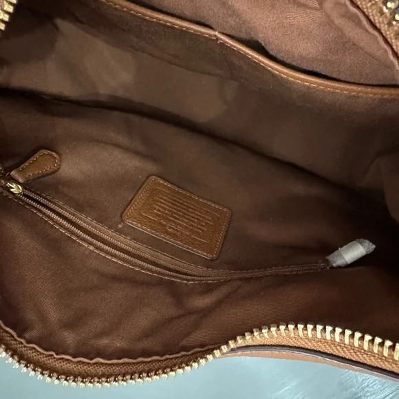 Coach Brown Hobo Bag with Leather Material and Crescent Shape - Picture 9 of 12